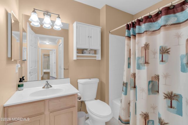 2 Wellington Lane, Lakewood, NJ 08701