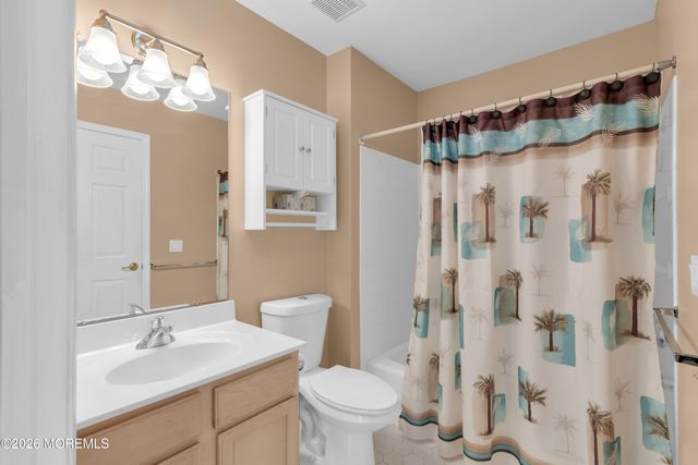 2 Wellington Lane, Lakewood, NJ 08701