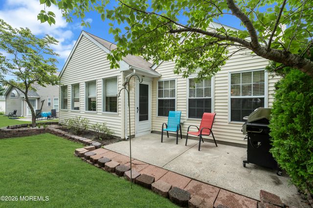 2 Wellington Lane, Lakewood, NJ 08701