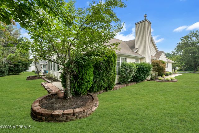 2 Wellington Lane, Lakewood, NJ 08701