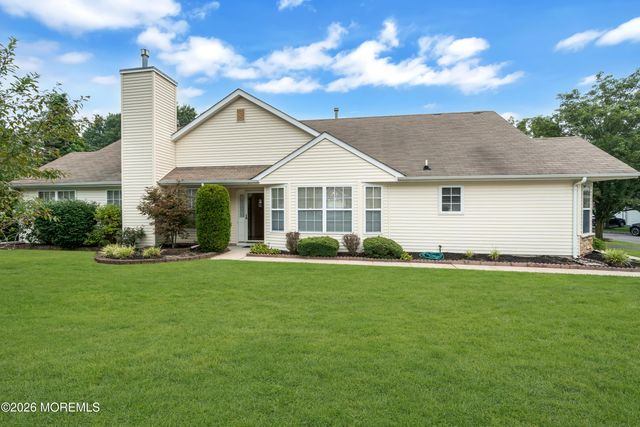 2 Wellington Lane, Lakewood, NJ 08701