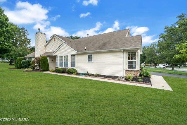 2 Wellington Lane, Lakewood, NJ 08701