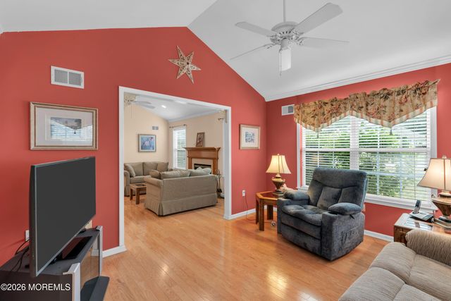 2 Wellington Lane, Lakewood, NJ 08701