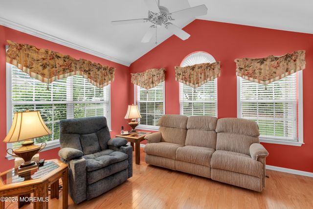 2 Wellington Lane, Lakewood, NJ 08701