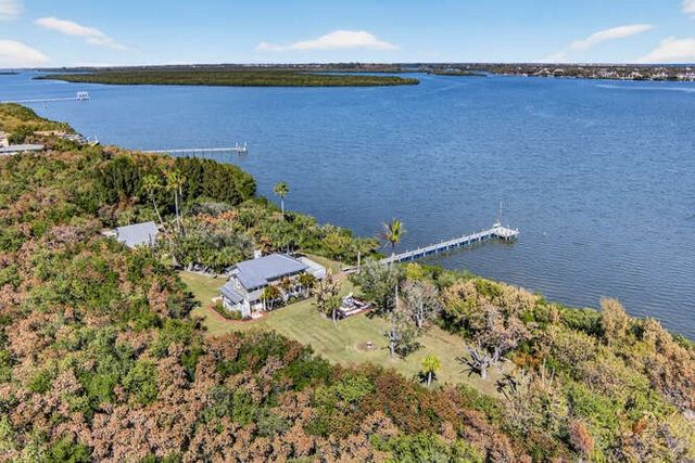 1935 Quay Dock Road, Vero Beach, FL 32967