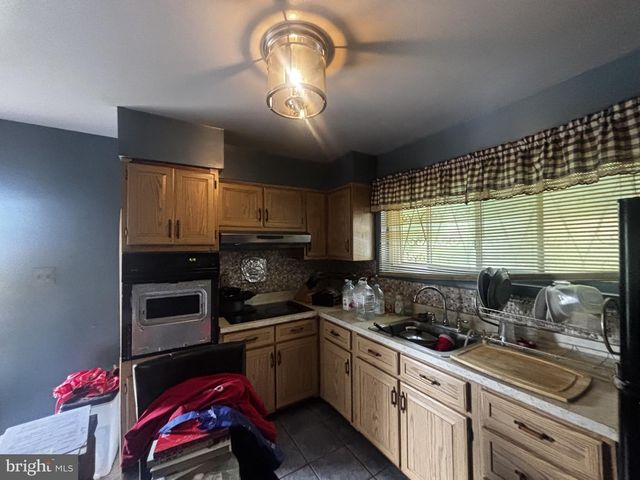 4037 S CAPITOL ST SE, Washington, DC 20032