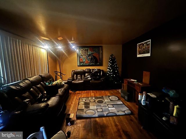 4037 S CAPITOL ST SE, Washington, DC 20032
