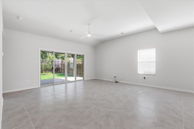 233 Luna Lane, Lake Dallas, TX 75065