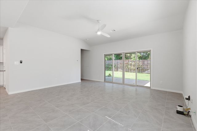 233 Luna Lane, Lake Dallas, TX 75065