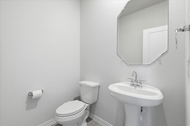 233 Luna Lane, Lake Dallas, TX 75065