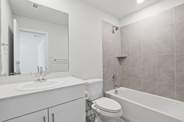 233 Luna Lane, Lake Dallas, TX 75065
