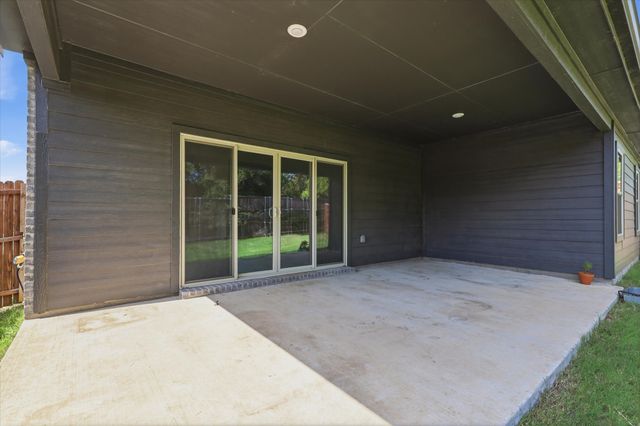 233 Luna Lane, Lake Dallas, TX 75065