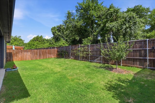 233 Luna Lane, Lake Dallas, TX 75065