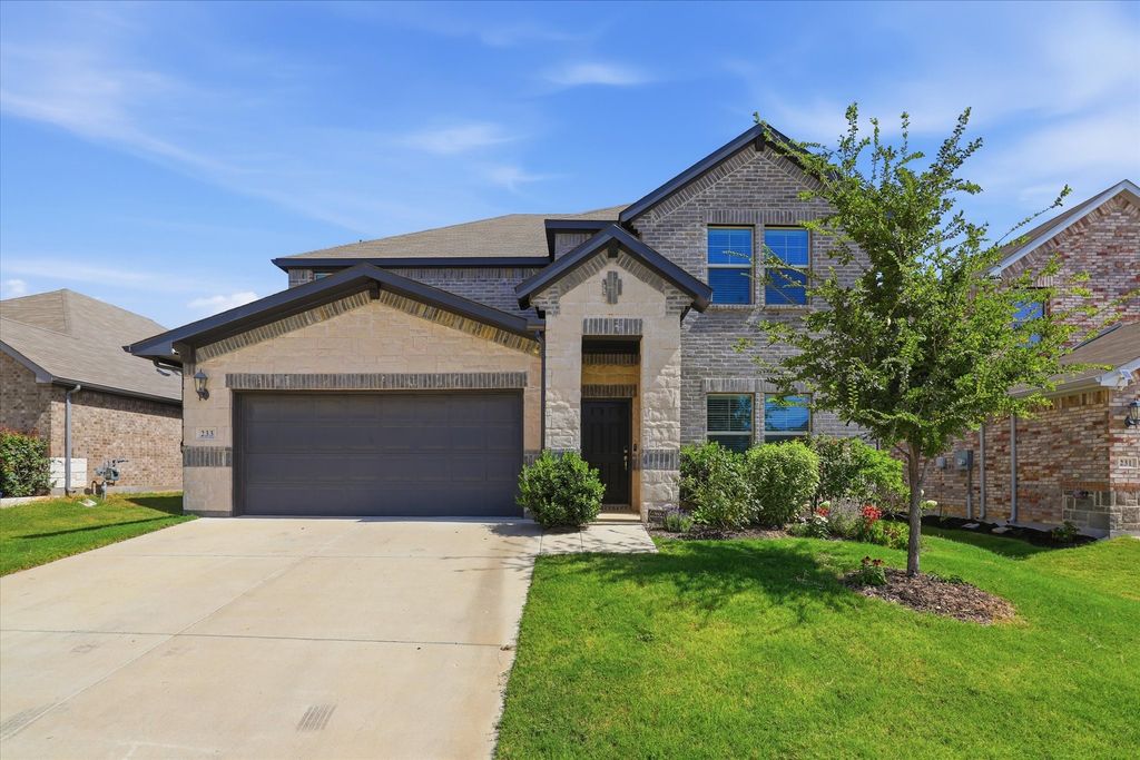 233 Luna Lane, Lake Dallas, TX 75065