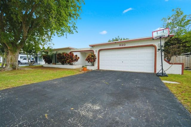 920 NW 92nd Ave, Pembroke Pines, FL 33024