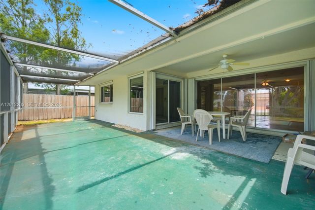 920 NW 92nd Ave, Pembroke Pines, FL 33024