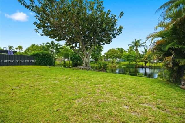 920 NW 92nd Ave, Pembroke Pines, FL 33024