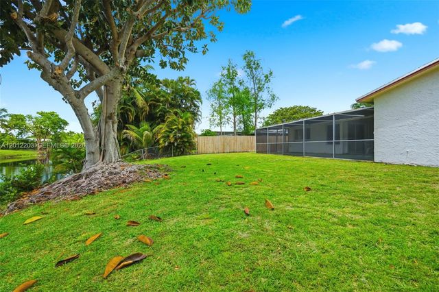920 NW 92nd Ave, Pembroke Pines, FL 33024