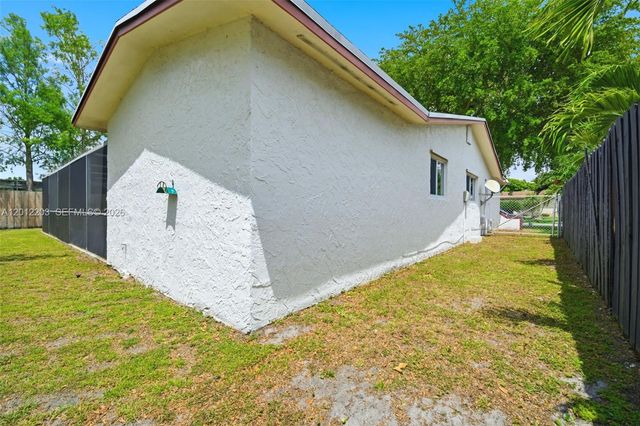 920 NW 92nd Ave, Pembroke Pines, FL 33024