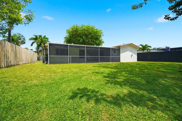 920 NW 92nd Ave, Pembroke Pines, FL 33024