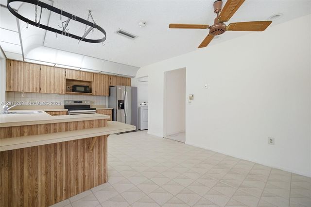 920 NW 92nd Ave, Pembroke Pines, FL 33024