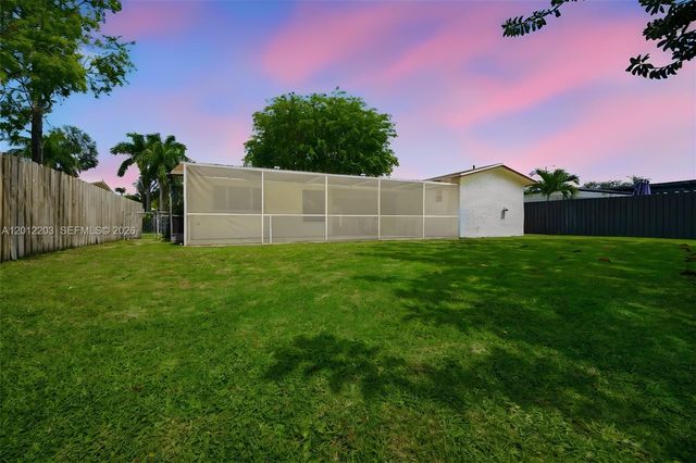 920 NW 92nd Ave, Pembroke Pines, FL 33024