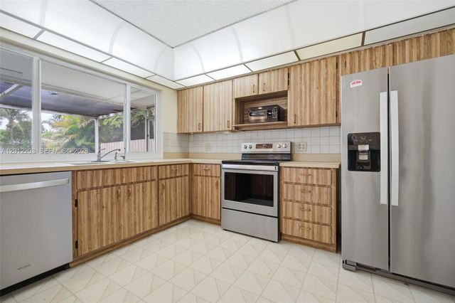 920 NW 92nd Ave, Pembroke Pines, FL 33024