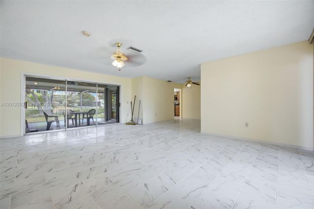920 NW 92nd Ave, Pembroke Pines, FL 33024