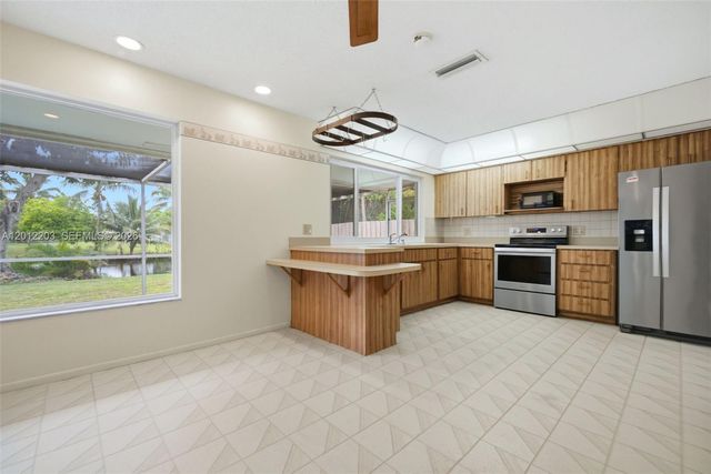 920 NW 92nd Ave, Pembroke Pines, FL 33024