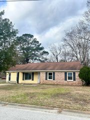 7601 Ireland Drive, North Charleston, SC 29420