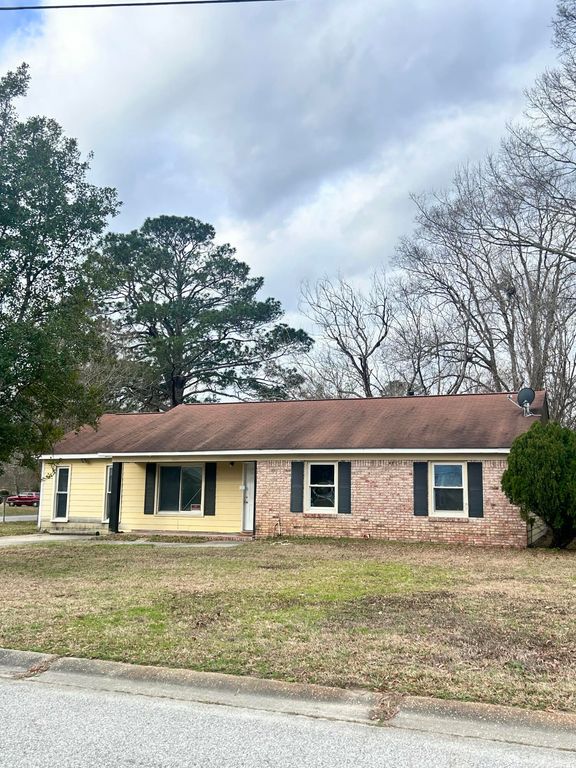 7601 Ireland Drive, North Charleston, SC 29420