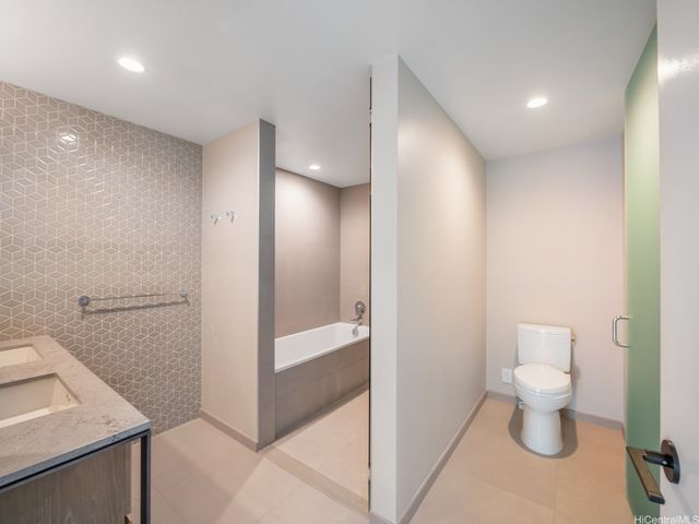 1000 Auahi Street 2904, Honolulu, HI 96814
