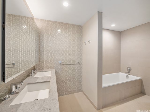 1000 Auahi Street 2904, Honolulu, HI 96814