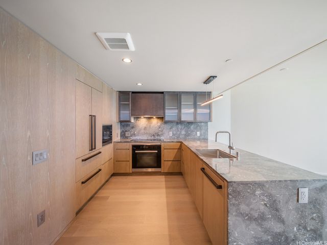 1000 Auahi Street 2904, Honolulu, HI 96814