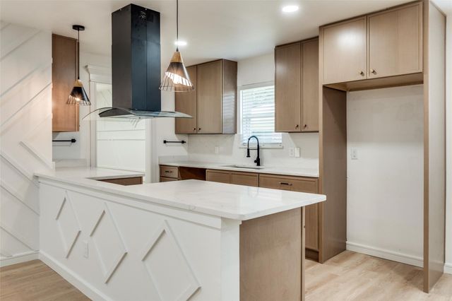 5323 Blaney Way, Dallas, TX 75227