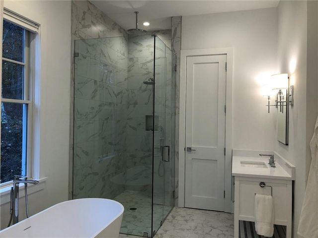 4 Albert Avenue, Southampton, NY 11968