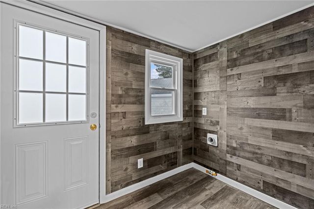 106 Heath LN, Portsmouth, VA 23701