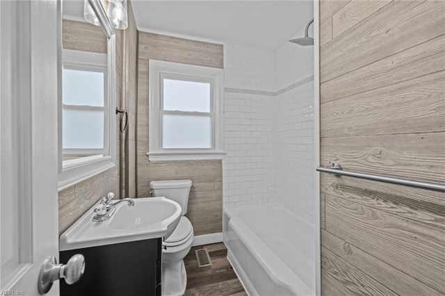 106 Heath LN, Portsmouth, VA 23701