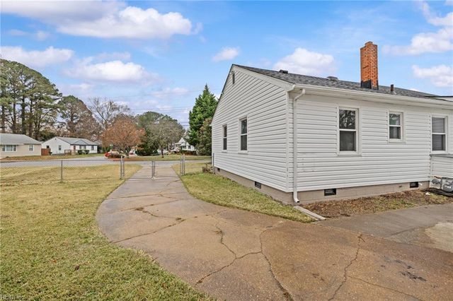 106 Heath LN, Portsmouth, VA 23701