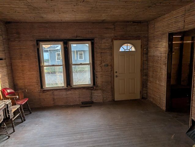 107 E Chicago Street, Buchanan, MI 49107