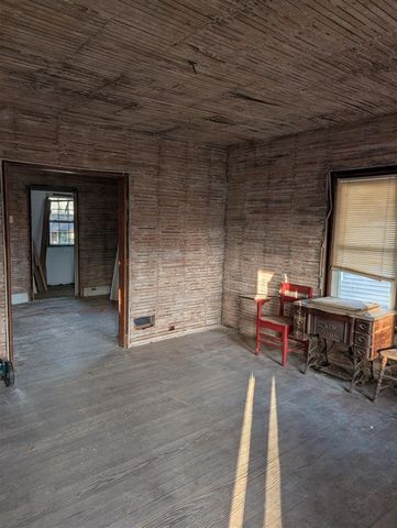 107 E Chicago Street, Buchanan, MI 49107