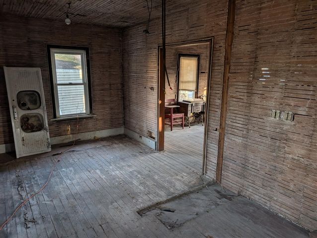 107 E Chicago Street, Buchanan, MI 49107