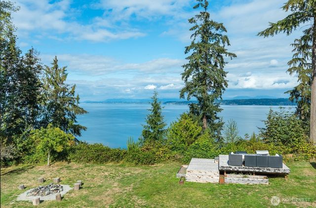 2681 S East Camano Dr, Camano Island, WA 98282
