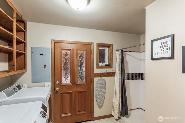 2681 S East Camano Dr, Camano Island, WA 98282