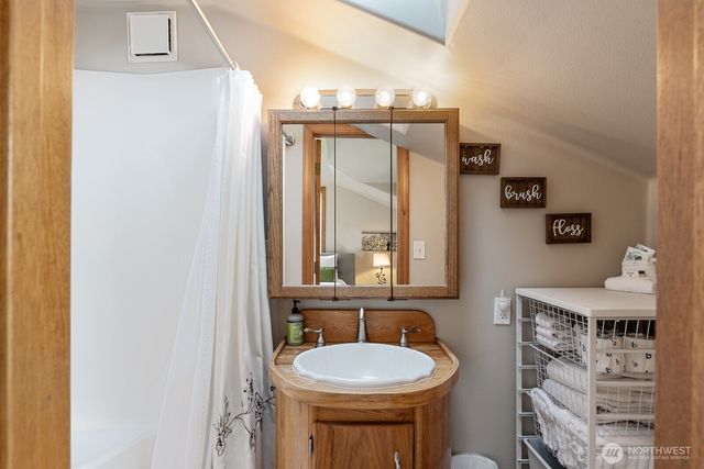 2681 S East Camano Dr, Camano Island, WA 98282