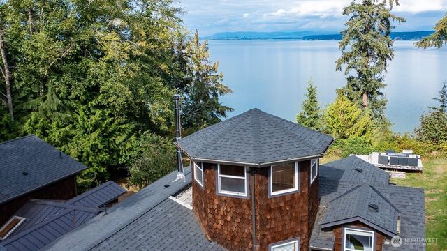 2681 S East Camano Dr, Camano Island, WA 98282
