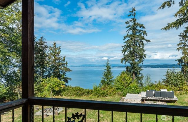 2681 S East Camano Dr, Camano Island, WA 98282