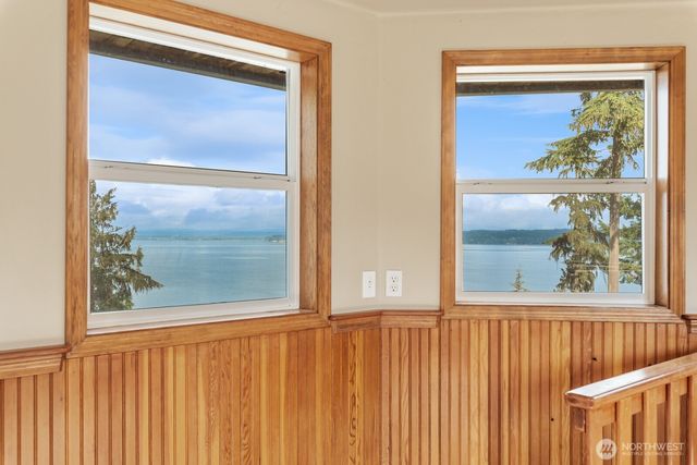 2681 S East Camano Dr, Camano Island, WA 98282