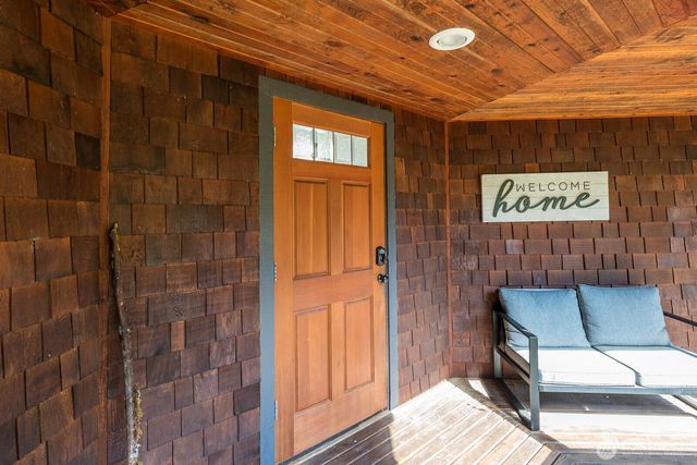 2681 S East Camano Dr, Camano Island, WA 98282