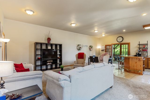 2681 S East Camano Dr, Camano Island, WA 98282
